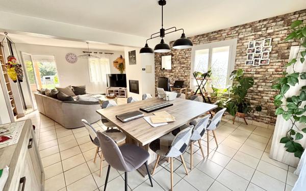 Maison à vendre    5 pièces •  Férel