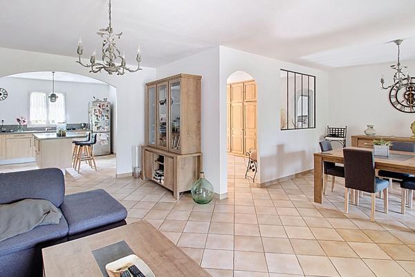 A VENDRE en EXCLUSIVITE à DRAGUIGNAN - Maison de plain pied avec PISCINE et GARAGE