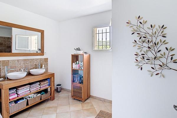 A VENDRE en EXCLUSIVITE à DRAGUIGNAN - Maison de plain pied avec PISCINE et GARAGE