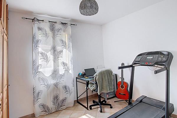 A VENDRE en EXCLUSIVITE à DRAGUIGNAN - Maison de plain pied avec PISCINE et GARAGE