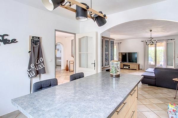 A VENDRE en EXCLUSIVITE à DRAGUIGNAN - Maison de plain pied avec PISCINE et GARAGE