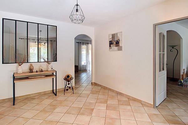 A VENDRE en EXCLUSIVITE à DRAGUIGNAN - Maison de plain pied avec PISCINE et GARAGE