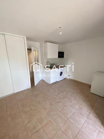 Appartement de 24m² entièrement rénové avec vue exceptionnelle sur le Port de Fréjus