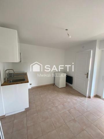 Appartement de 24m² entièrement rénové avec vue exceptionnelle sur le Port de Fréjus
