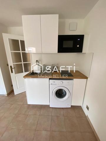 Appartement de 24m² entièrement rénové avec vue exceptionnelle sur le Port de Fréjus