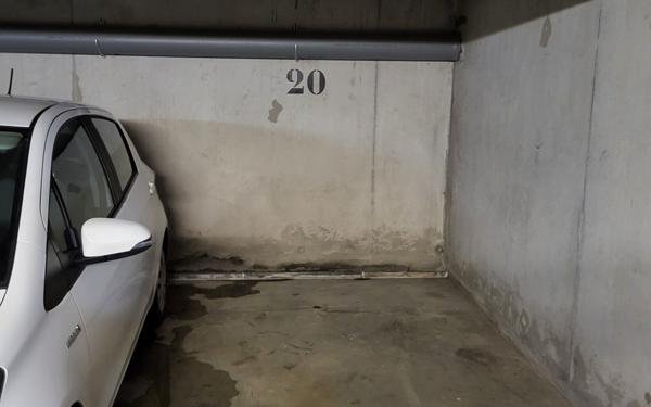 Stationnement à louer    Chessy