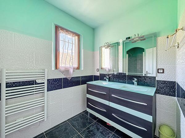 EXCLUSIVITÉ ! Maison Lorgues 5 pièces 150 m² - Terrain 4428 m² - Dépendance 60 m²