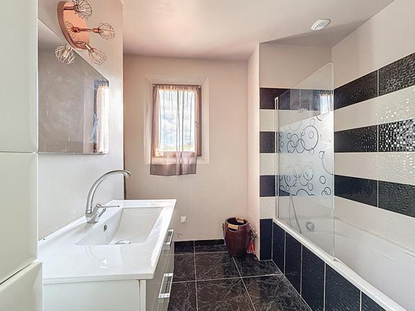 EXCLUSIVITÉ ! Maison Lorgues 5 pièces 150 m² - Terrain 4428 m² - Dépendance 60 m²