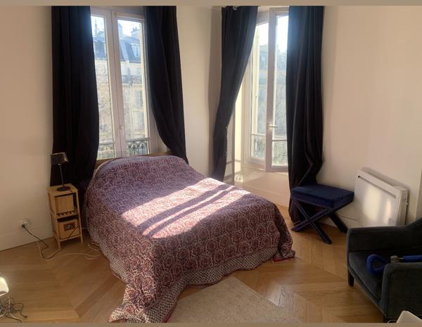 Paris (75010) Haussmanien /grand Studio/Fbg St DENIS