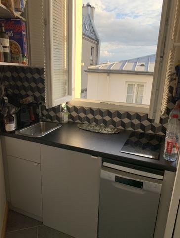 Paris (75010) Haussmanien /grand Studio/Fbg St DENIS