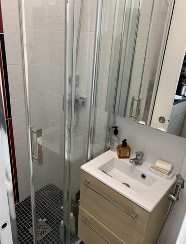 Paris (75010) Haussmanien /grand Studio/Fbg St DENIS