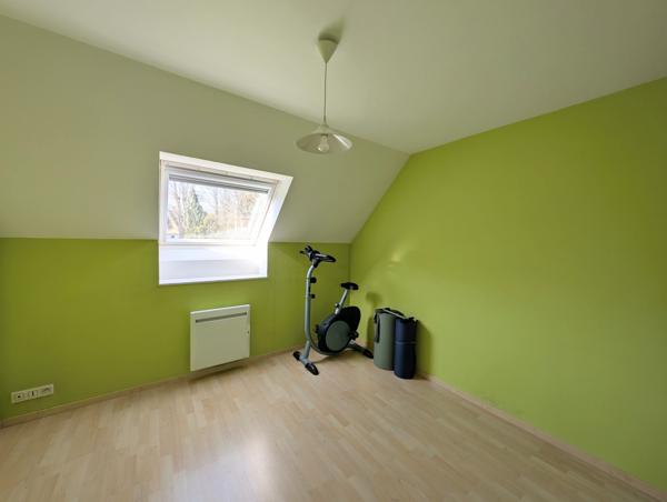 Maison individuelle familiale dans un écrin de verdure.