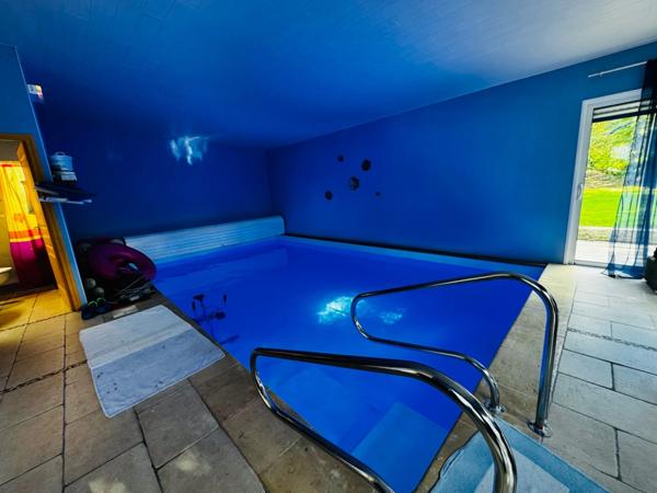 Maison spacieuse avec jardin fleuri et piscine intérieure LANDEDA (29)