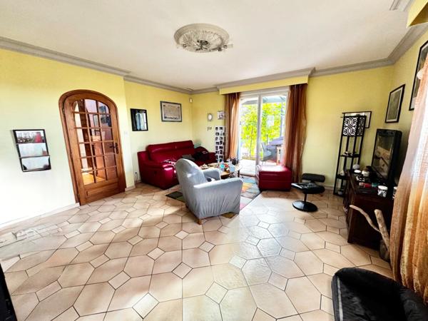 Maison spacieuse avec jardin fleuri et piscine intérieure LANDEDA (29)