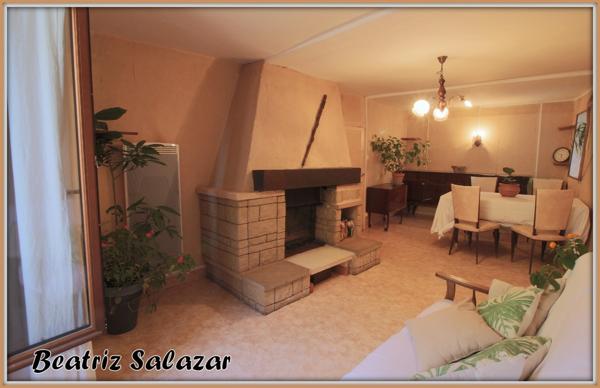 Maison de ville de 96m² sur 3 niveaux, avec belle terrasse, cave, possibilité de studio indépendant, toiture refaite.