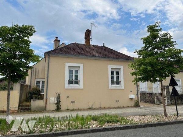 Belle maison de bourg avec dépendances et terrain, comprenant une entrée, une cuisine, un grand...