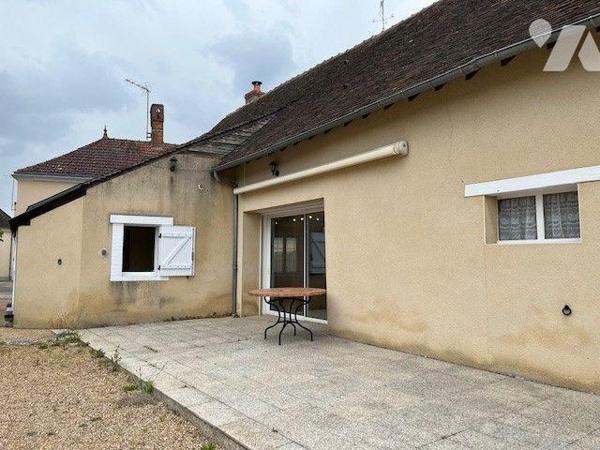 Belle maison de bourg avec dépendances et terrain, comprenant une entrée, une cuisine, un grand...