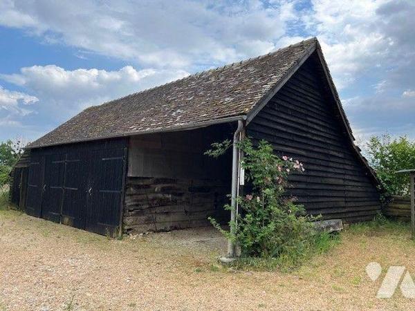 Belle maison de bourg avec dépendances et terrain, comprenant une entrée, une cuisine, un grand...