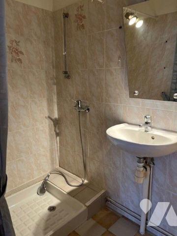 Belle maison de bourg avec dépendances et terrain, comprenant une entrée, une cuisine, un grand...