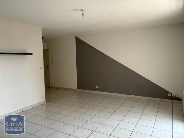 Appartement à louer 2 pièces 51.38m² Oyonnax (01100)
