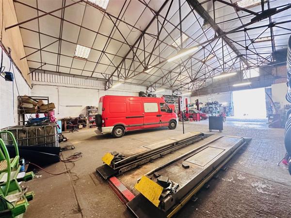 SECTEUR CARCASSONNE - MURS, LOCAL D'ACTIVITE 460 M²