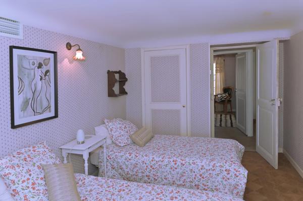 MAISON DE MAÎTRE AVEC DEPENDANCE, PARC, PISCINE, PROCHE PERPIGNAN