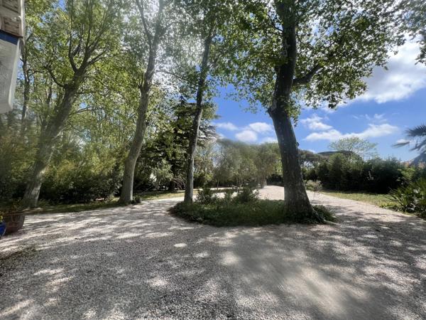 MAISON DE MAÎTRE AVEC DEPENDANCE, PARC, PISCINE, PROCHE PERPIGNAN