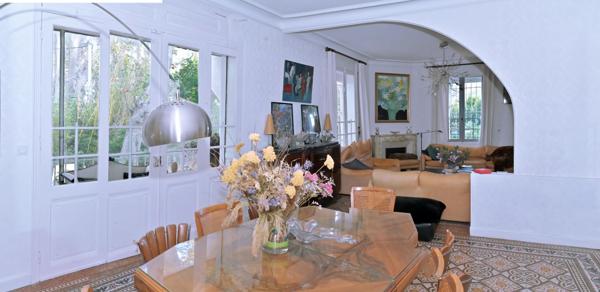 MAISON DE MAÎTRE AVEC DEPENDANCE, PARC, PISCINE, PROCHE PERPIGNAN