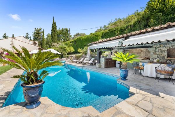 Charmante villa dans un domaine prisé