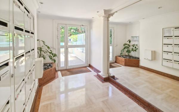 Appartement à vendre    2 pièces • 37,42 m2 Saint-Laurent-du-Var