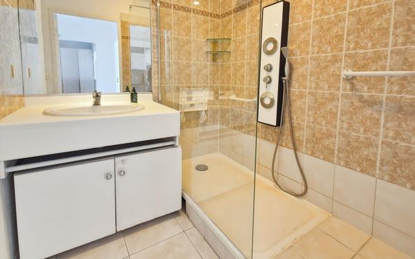 Appartement à vendre    2 pièces • 37,42 m2 Saint-Laurent-du-Var