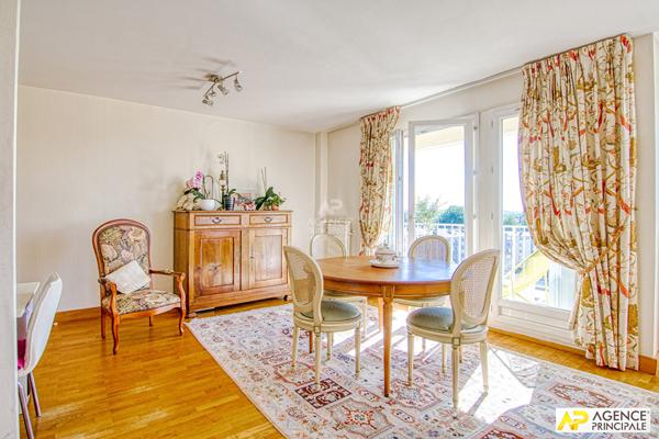 Versailles Rive-Droite Appartement 5 pièces 110.41 m² carrez 6ème étage avec ascenseur cave et parkings €645 000 ** - Référence 25666