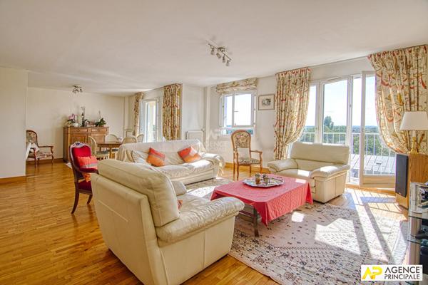 Versailles Rive-Droite Appartement 5 pièces 110.41 m² carrez 6ème étage avec ascenseur cave et parkings €645 000 ** - Référence 25666