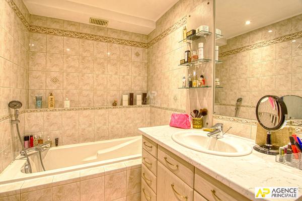 Versailles Rive-Droite Appartement 5 pièces 110.41 m² carrez 6ème étage avec ascenseur cave et parkings €645 000 ** - Référence 25666