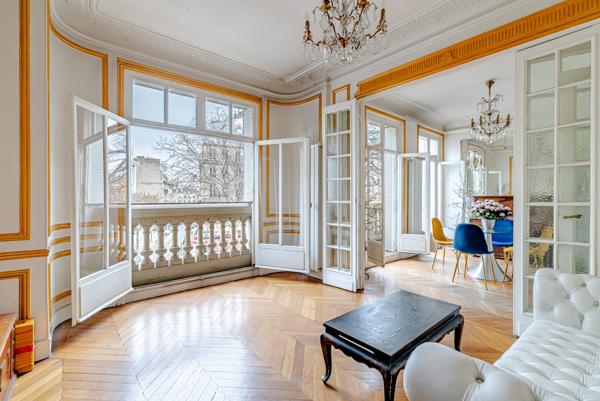 Bonne Nouvelle - Très bel appartement haussmannien - 2 chambres - Balcon - Ascenseur