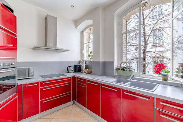 Bonne Nouvelle - Très bel appartement haussmannien - 2 chambres - Balcon - Ascenseur