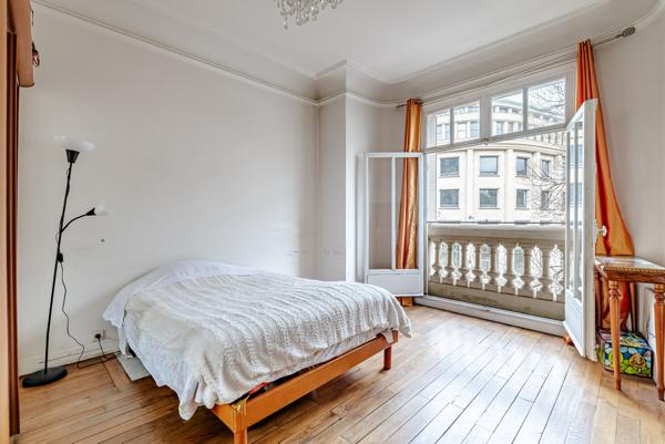 Bonne Nouvelle - Très bel appartement haussmannien - 2 chambres - Balcon - Ascenseur