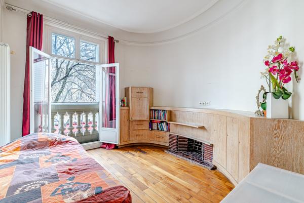 Bonne Nouvelle - Très bel appartement haussmannien - 2 chambres - Balcon - Ascenseur