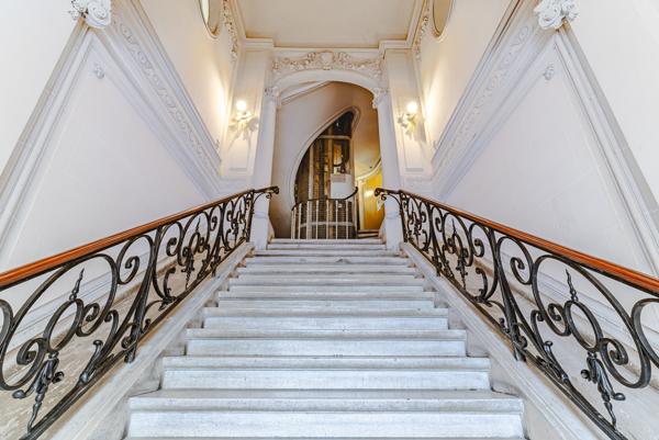 Bonne Nouvelle - Très bel appartement haussmannien - 2 chambres - Balcon - Ascenseur