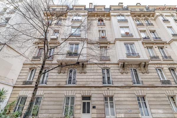 Bonne Nouvelle - Très bel appartement haussmannien - 2 chambres - Balcon - Ascenseur