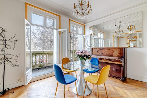 Bonne Nouvelle - Très bel appartement haussmannien - 2 chambres - Balcon - Ascenseur