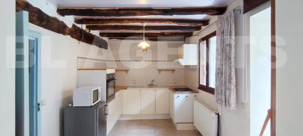 Maison de village avec garage à etage et petit exterieur