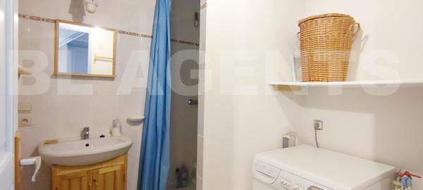 Maison de village avec garage à etage et petit exterieur