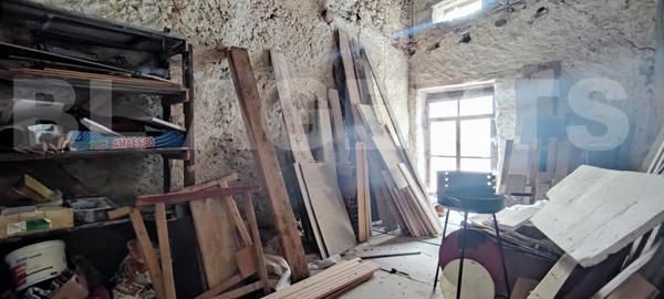 Maison de village avec garage à etage et petit exterieur