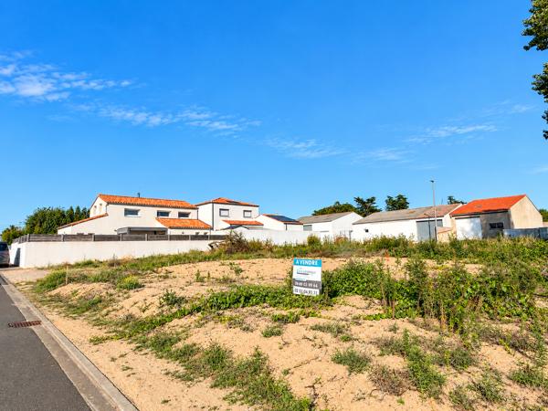 Terrain
        
        - 221 m² 149 000 € *