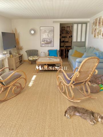 MAISON FAMILIALE ENTIEREMENT RÉNOVÉE - PISCINE & 15 MINUTES A PIED PLAGE ET CENTRE-VILLE -