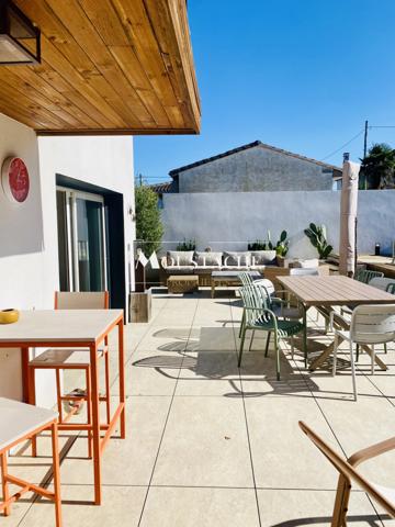 MAISON FAMILIALE ENTIEREMENT RÉNOVÉE - PISCINE & 15 MINUTES A PIED PLAGE ET CENTRE-VILLE -