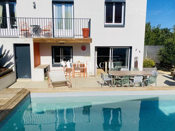 MAISON FAMILIALE ENTIEREMENT RÉNOVÉE - PISCINE & 15 MINUTES A PIED PLAGE ET CENTRE-VILLE -