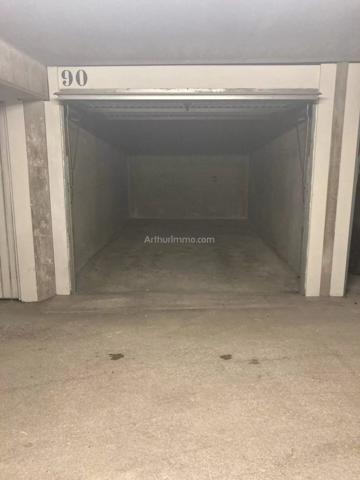 Location Parking 14 m2 à Reims