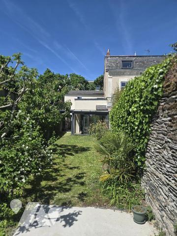 ANGERS – AVENUE VAUBAN – LE CONFORT D’UNE MAISON, L’ESPRIT D’UN APPARTEMENT.
